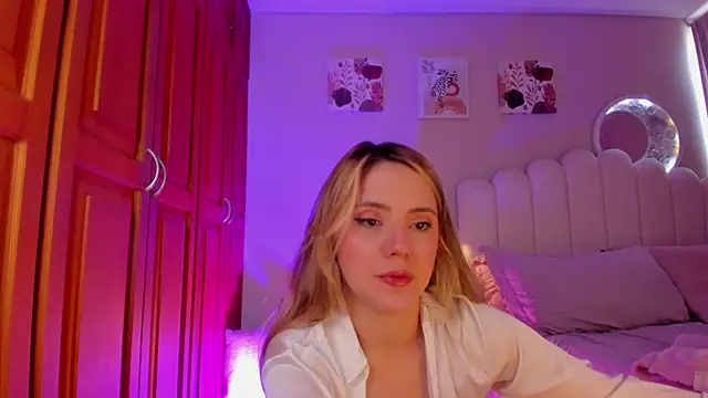 Snapshot of martinaaricci chatting on 02/24/26, 02:04 martinaaricci online show from 02/24/26, 02:04