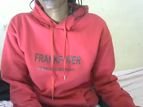 Snapshot of Pretty-emmie chatting on 01/16/25, 06:27 Pretty-emmie online show from 01/16/25, 06:27