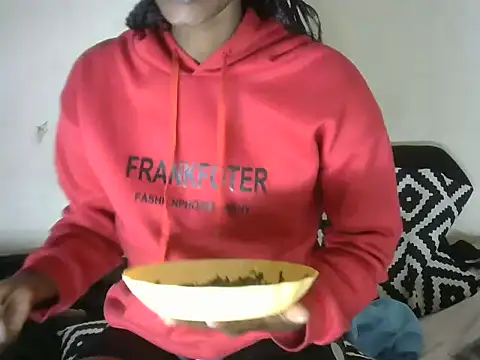 Snapshot of Pretty-emmie chatting on 01/17/25, 07:49 Pretty-emmie online show from 01/17/25, 07:49