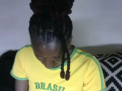 Snapshot of Pretty-emmie chatting on 01/22/25, 07:13 Pretty-emmie online show from 01/22/25, 07:13