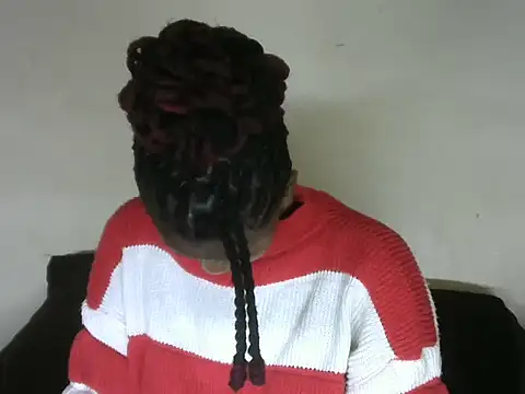 Snapshot of Pretty-emmie chatting on 02/05/25, 02:37 Pretty-emmie online show from 02/05/25, 02:37