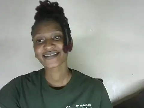 Snapshot of Pretty-emmie chatting on 02/08/25, 04:36 Pretty-emmie online show from 02/08/25, 04:36