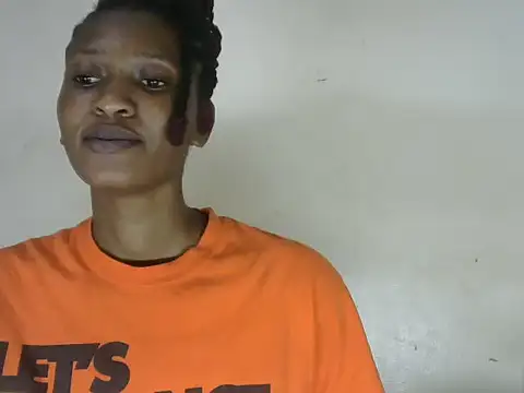 Snapshot of Pretty-emmie chatting on 02/14/25, 10:28 Pretty-emmie online show from 02/14/25, 10:28