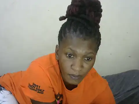 Snapshot of Pretty-emmie chatting on 02/15/25, 12:26 Pretty-emmie online show from 02/15/25, 12:26