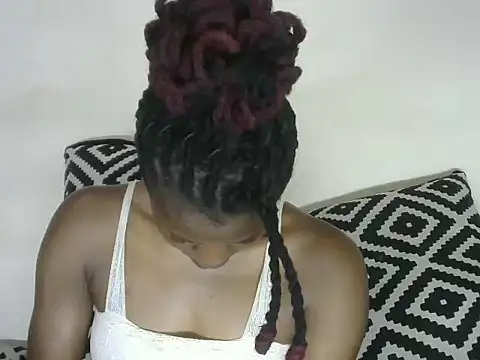 Snapshot of Pretty-emmie chatting on 02/17/25, 09:52 Pretty-emmie online show from 02/17/25, 09:52