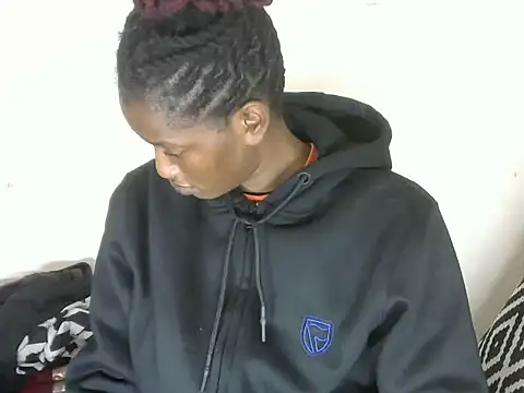 Snapshot of Pretty-emmie chatting on 02/18/25, 06:47 Pretty-emmie online show from 02/18/25, 06:47