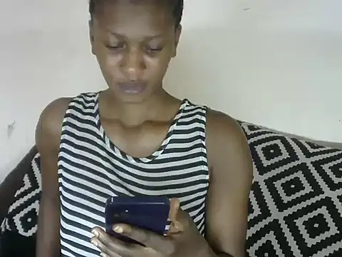 Snapshot of Pretty-emmie chatting on 02/19/25, 02:01 Pretty-emmie online show from 02/19/25, 02:01