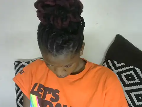 Snapshot of Pretty-emmie chatting on 02/20/25, 05:12 Pretty-emmie online show from 02/20/25, 05:12