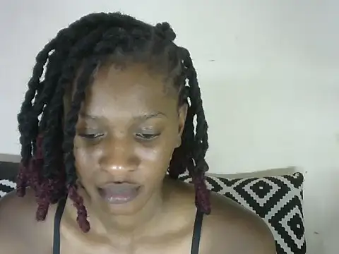 Snapshot of Pretty-emmie chatting on 02/25/25, 07:14 Pretty-emmie online show from 02/25/25, 07:14