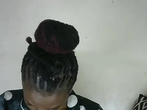 Snapshot of Pretty-emmie chatting on 03/07/25, 09:06 Pretty-emmie online show from 03/07/25, 09:06