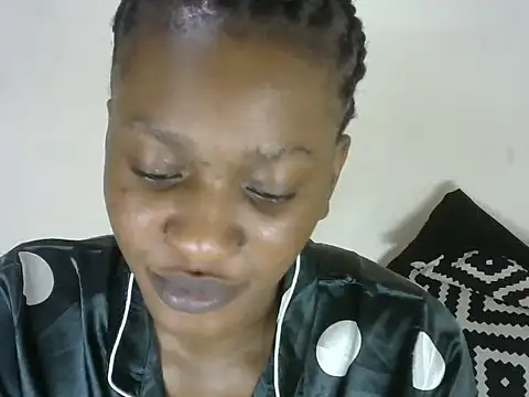 Snapshot of Pretty-emmie chatting on 03/08/25, 12:11 Pretty-emmie online show from 03/08/25, 12:11