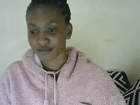 Snapshot of Pretty-emmie chatting on 03/21/25, 12:39 Pretty-emmie online show from 03/21/25, 12:39