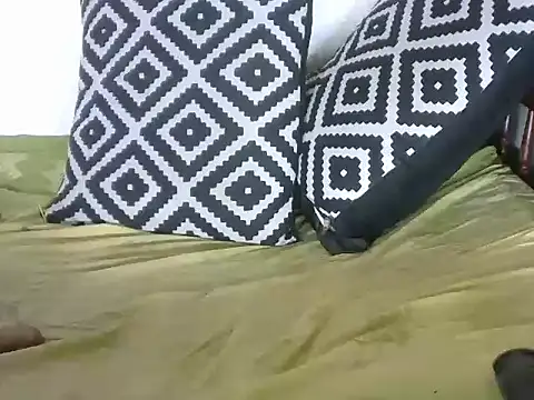 Snapshot of Pretty-emmie chatting on 03/22/25, 05:31 Pretty-emmie online show from 03/22/25, 05:31