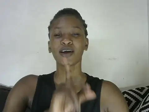 Snapshot of Pretty-emmie chatting on 03/23/25, 08:59 Pretty-emmie online show from 03/23/25, 08:59