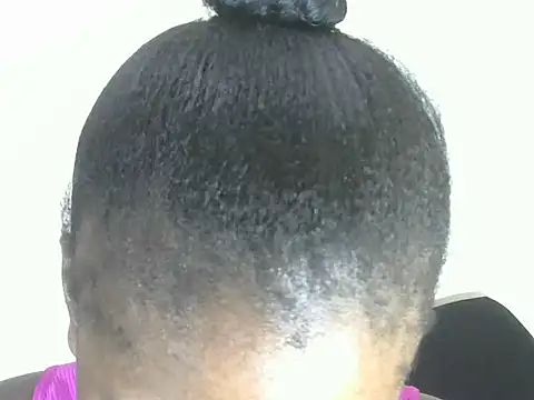 Snapshot of Pretty-emmie chatting on 09/15/25, 12:32 Pretty-emmie online show from 09/15/25, 12:32