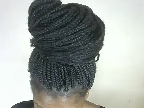 Snapshot of Pretty-emmie chatting on 10/05/25, 04:49 Pretty-emmie online show from 10/05/25, 04:49