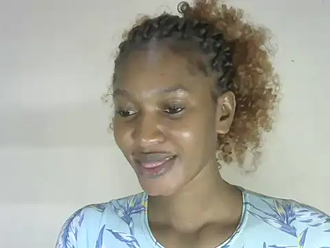 Snapshot of Pretty-emmie chatting on 10/09/25, 05:44 Pretty-emmie online show from 10/09/25, 05:44