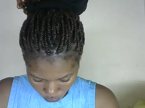 Snapshot of Pretty-emmie chatting on 10/10/25, 11:04 Pretty-emmie online show from 10/10/25, 11:04