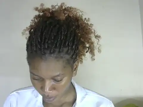 Snapshot of Pretty-emmie chatting on 10/12/25, 04:17 Pretty-emmie online show from 10/12/25, 04:17