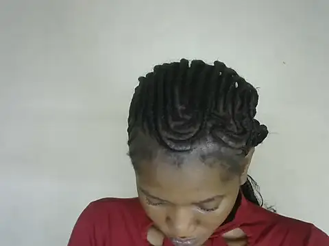 Snapshot of Pretty-emmie chatting on 10/22/25, 03:18 Pretty-emmie online show from 10/22/25, 03:18