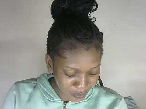 Snapshot of Pretty-emmie chatting on 10/26/25, 04:07 Pretty-emmie online show from 10/26/25, 04:07