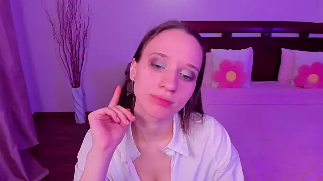 Snapshot of StaceySunny chatting on 04/10/26, 05:28 StaceySunny online show from 04/10/26, 05:28