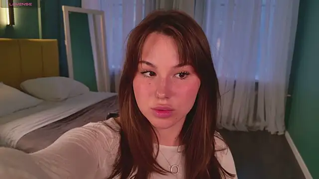 Snapshot of EmiliaDreams chatting on 04/13/26, 04:56 EmiliaDreams online show from 04/13/26, 04:56