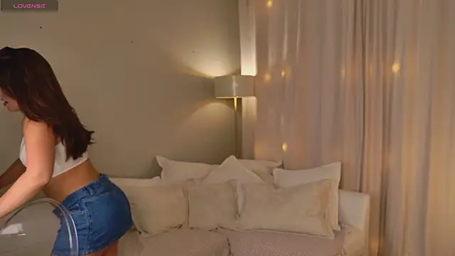 EmiliaDreams online show from 07/08/26, 06:45