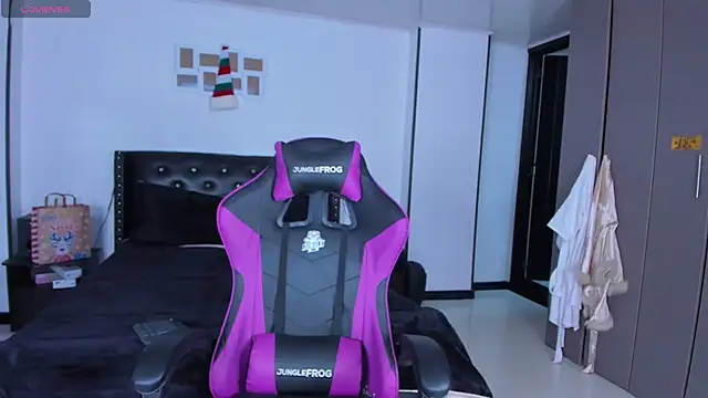 Snapshot of Meghan_As chatting on 12/28/24, 12:56 Meghan As online show from 12/28/24, 12:56