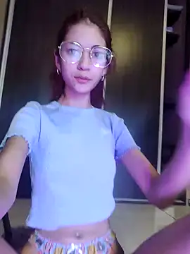 Snapshot of Valentcouple chatting on 01/15/25, 05:58 Valentcouple online show from 01/15/25, 05:58