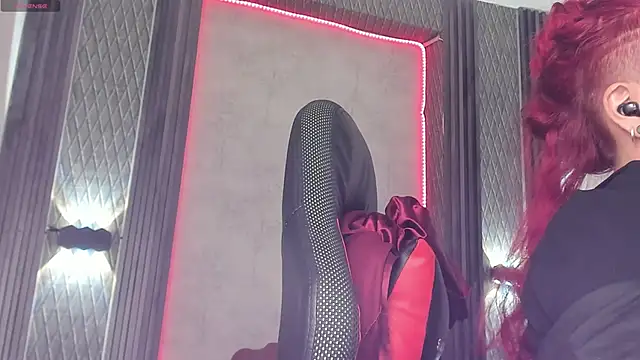 Snapshot of selene_red_ chatting on 01/28/25, 03:46 selene red  online show from 01/28/25, 03:46