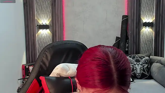 Snapshot of selene_red_ chatting on 01/31/25, 02:39 selene red  online show from 01/31/25, 02:39