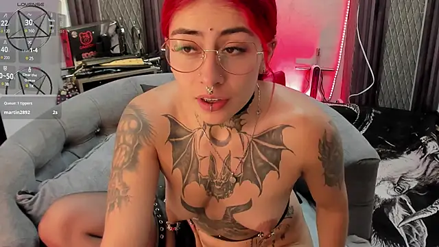 Snapshot of selene_red_ chatting on 02/01/25, 03:52 selene red  online show from 02/01/25, 03:52