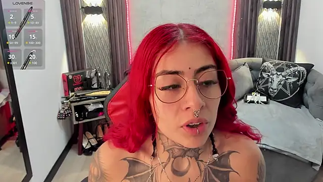 Snapshot of selene_red_ chatting on 02/01/25, 09:21 selene red  online show from 02/01/25, 09:21