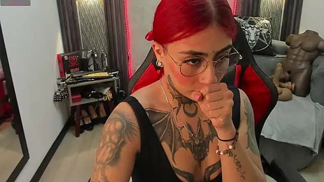 Snapshot of selene_red_ chatting on 02/05/25, 04:36 selene red  online show from 02/05/25, 04:36