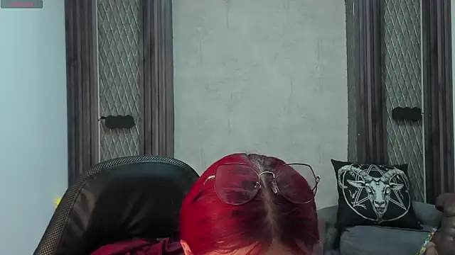 Snapshot of selene_red_ chatting on 02/06/25, 01:54 selene red  online show from 02/06/25, 01:54