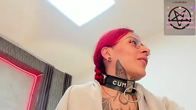 Snapshot of selene_red_ chatting on 02/07/25, 09:04 selene red  online show from 02/07/25, 09:04