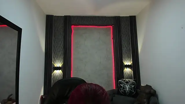 Snapshot of selene_red_ chatting on 02/11/25, 01:30 selene red  online show from 02/11/25, 01:30