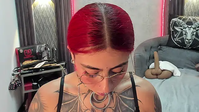 Snapshot of selene_red_ chatting on 02/11/25, 07:38 selene red  online show from 02/11/25, 07:38