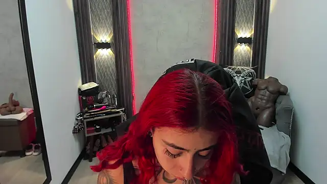 Snapshot of selene_red_ chatting on 02/12/25, 01:37 selene red  online show from 02/12/25, 01:37