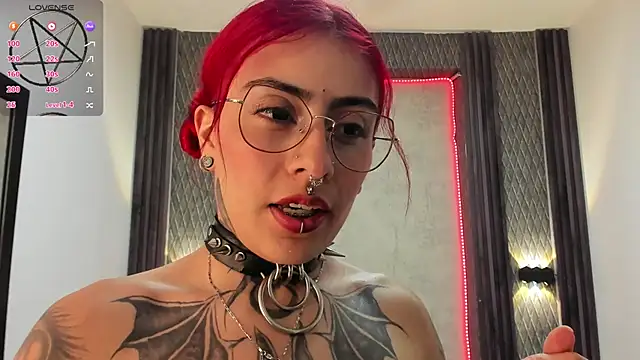 Snapshot of selene_red_ chatting on 02/17/25, 07:21 selene red  online show from 02/17/25, 07:21