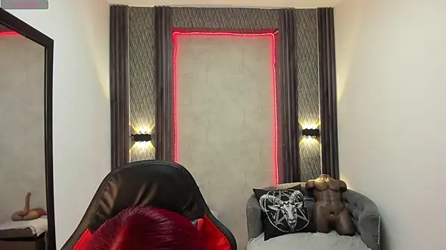 Snapshot of selene_red_ chatting on 02/18/25, 03:32 selene red  online show from 02/18/25, 03:32