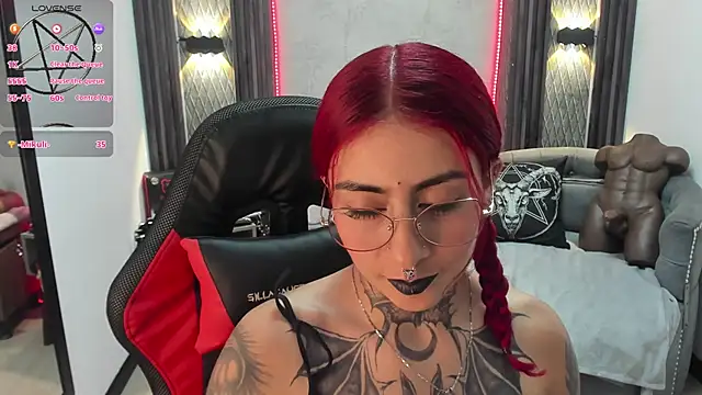 Snapshot of selene_red_ chatting on 02/20/25, 03:41 selene red  online show from 02/20/25, 03:41