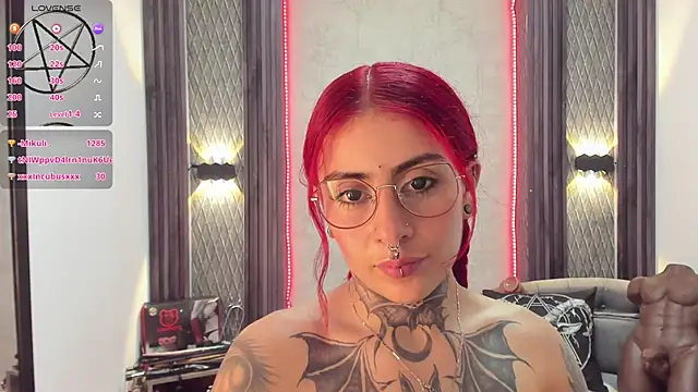 Snapshot of selene_red_ chatting on 02/20/25, 06:46 selene red  online show from 02/20/25, 06:46