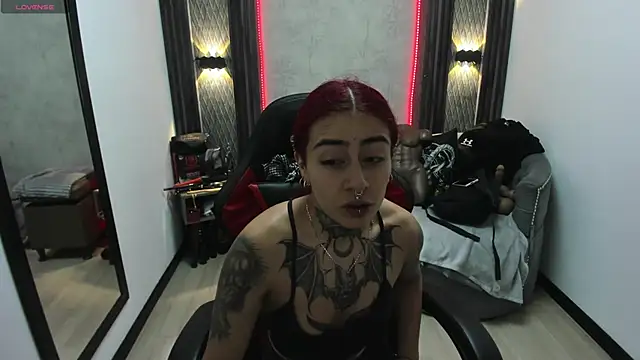 Snapshot of selene_red_ chatting on 02/26/25, 12:36 selene red  online show from 02/26/25, 12:36