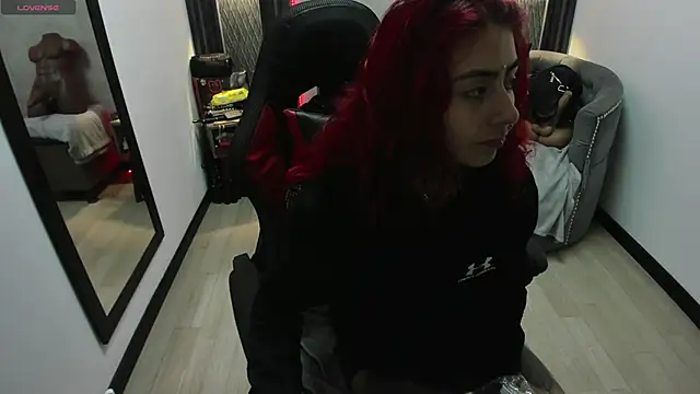 Snapshot of selene_red_ chatting on 03/06/25, 12:41 selene red  online show from 03/06/25, 12:41