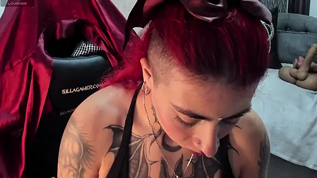 Snapshot of selene_red_ chatting on 03/09/25, 04:44 selene red  online show from 03/09/25, 04:44