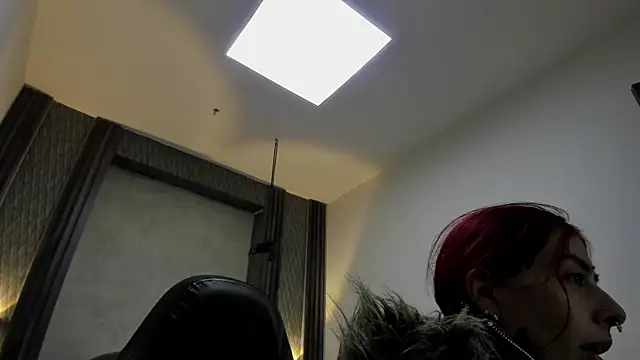 Snapshot of selene_red_ chatting on 09/17/25, 02:19 selene red  online show from 09/17/25, 02:19