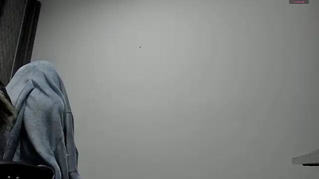 Snapshot of selene_red_ chatting on 09/21/25, 04:30 selene red  online show from 09/21/25, 04:30