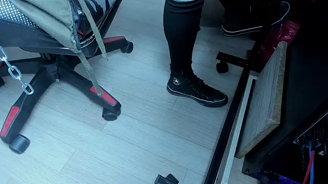 Snapshot of selene_red_ chatting on 10/13/25, 02:50 selene red  online show from 10/13/25, 02:50